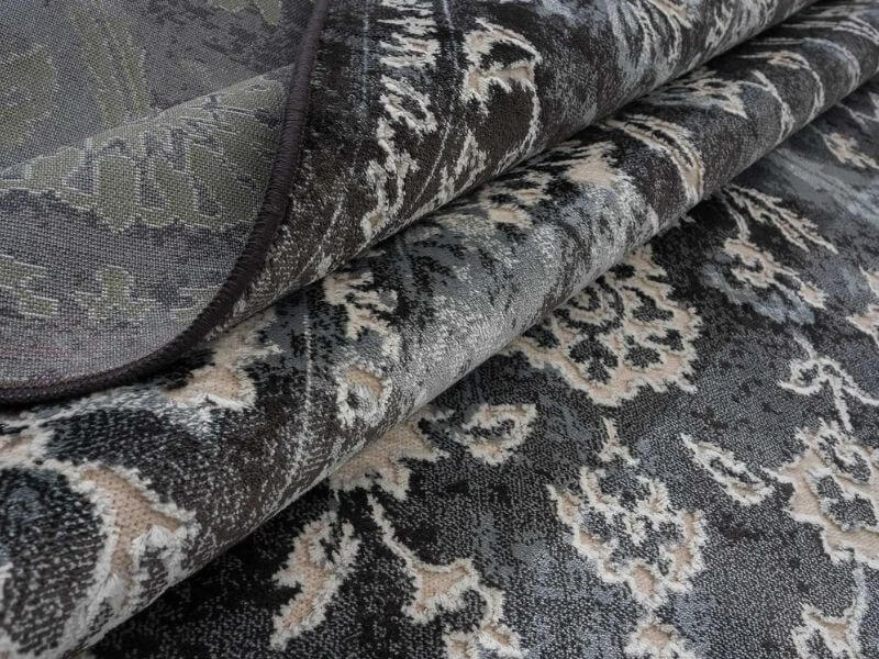 Ковер из вискозы фабричного производства